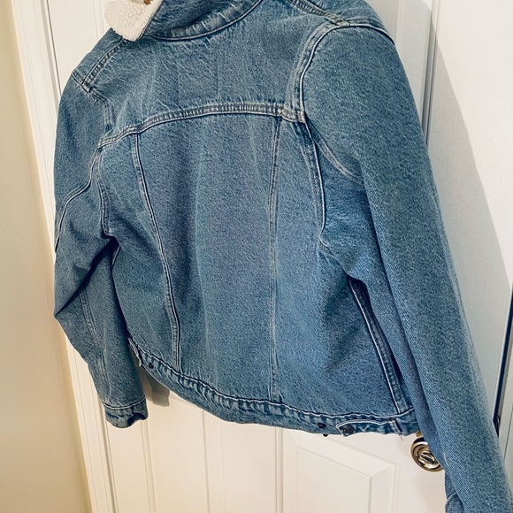 Levi Strauss Sherpa Lined Denim Jacket - Picture 7 of 7
